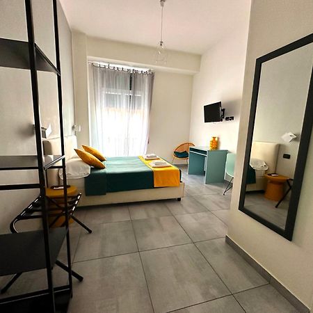 Hi Relais Rooms Napoli Bagian luar foto