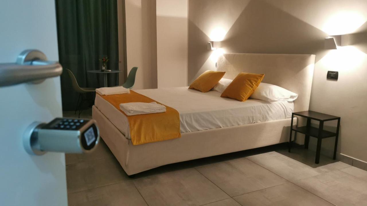 Hi Relais Rooms Napoli Bagian luar foto