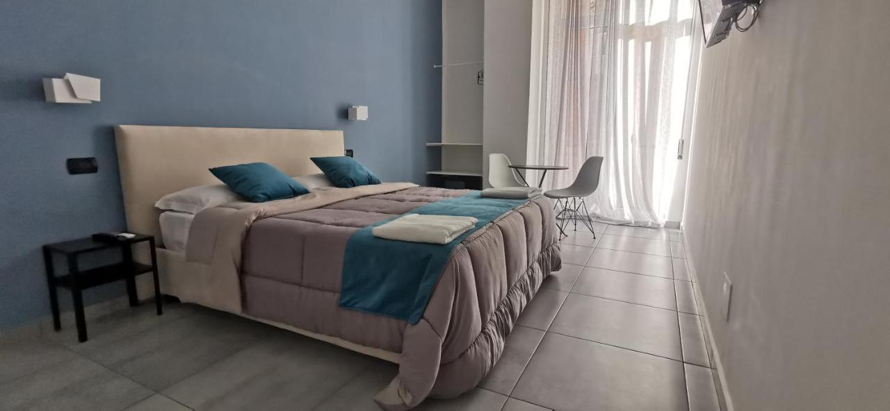 Hi Relais Rooms Napoli Bagian luar foto
