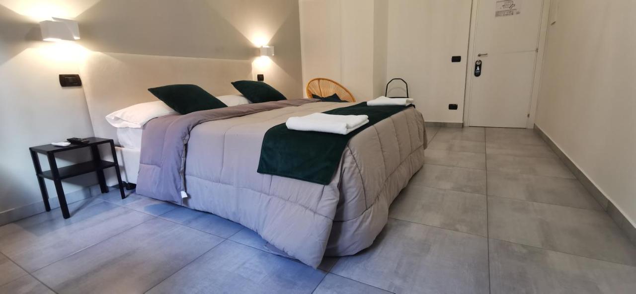 Hi Relais Rooms Napoli Bagian luar foto